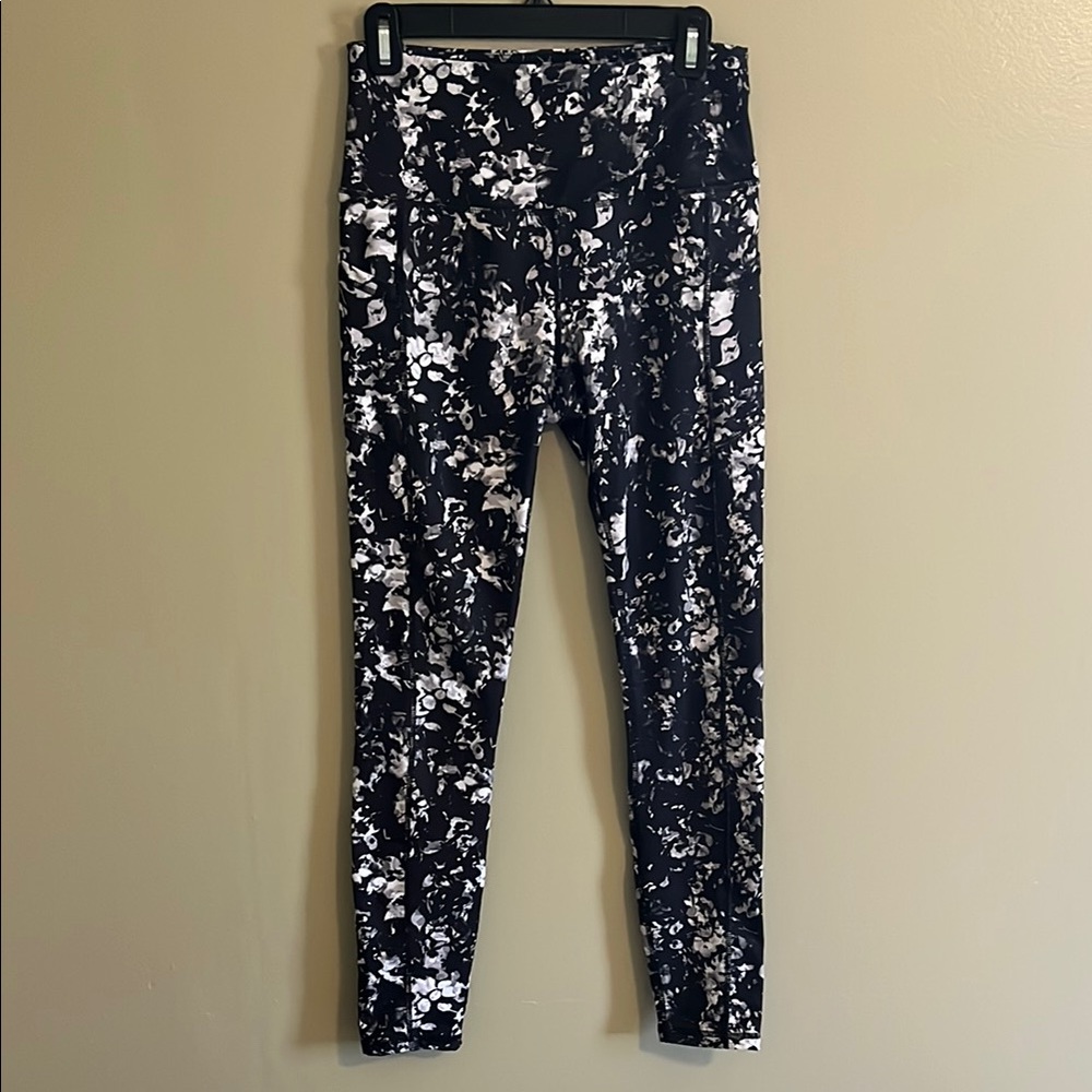 GAIAM Black and White Patterned Leggings